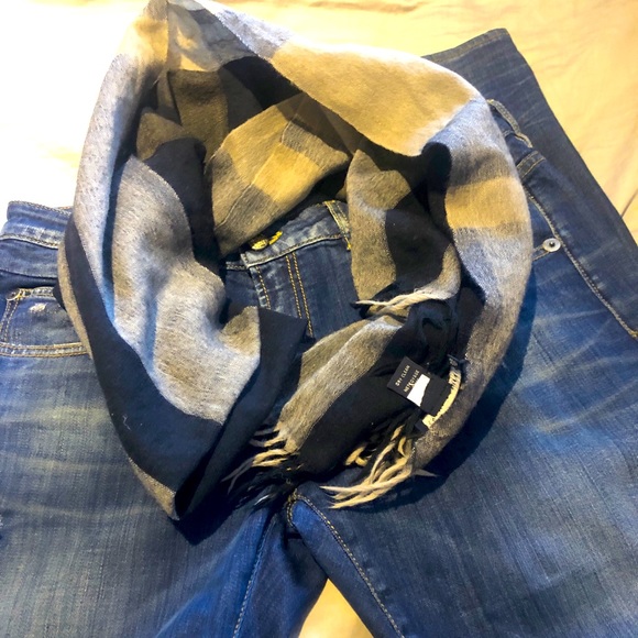 Banana Republic wool scarf - Picture 2 of 7